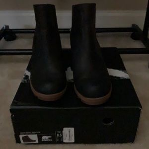 Dark Brown size 8.5 Sorel boots